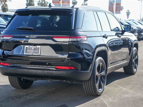Used 2023 Jeep Grand Cherokee Altitude image 4