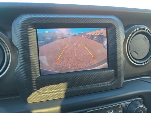 Used 2022 Jeep Wrangler Sport S image 23