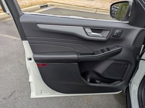 New 2026 Ford Escape SE w/ PHEV Premium Package image 15