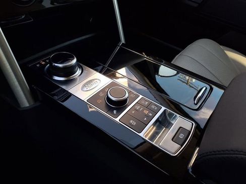 Used 2018 Land Rover Discovery HSE image 18