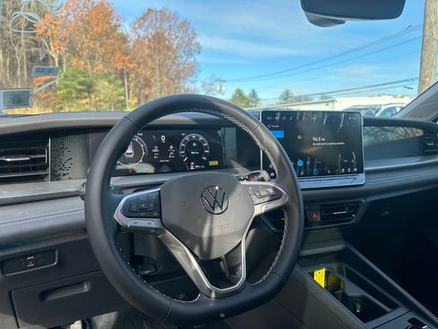 New 2026 Volkswagen Tiguan SE image 6