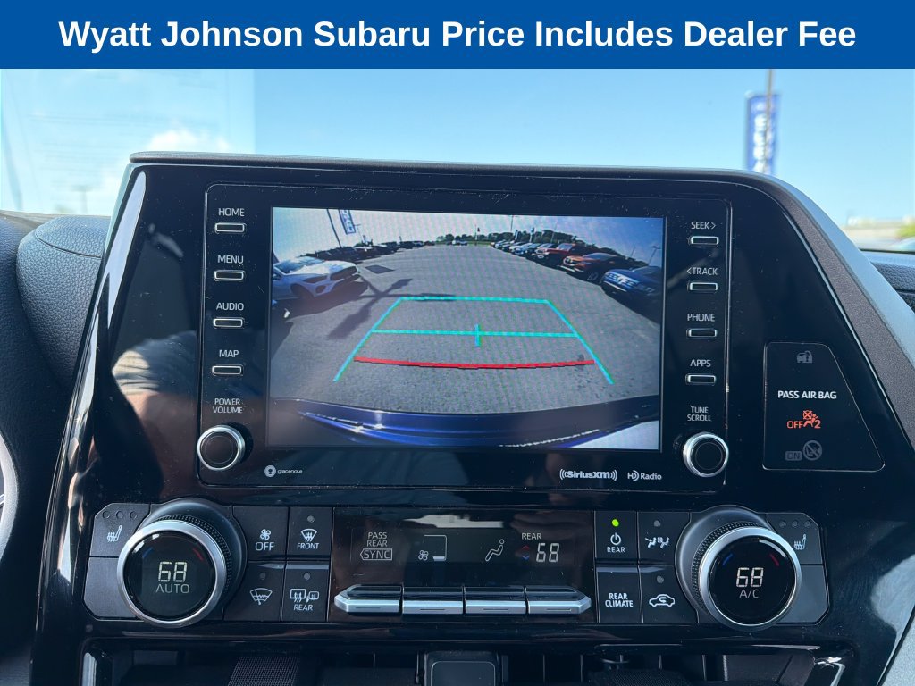 Used 2021 Toyota Highlander XLE AWD/4WD image 32