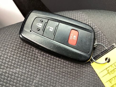 Used 2025 Toyota RAV4 XLE image 26