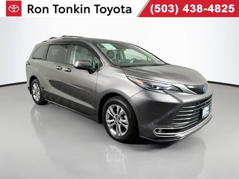 Certified 2024 Toyota Sienna Platinum AWD/4WD image 1