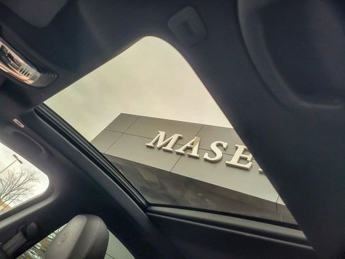 Used 2022 Alfa Romeo Stelvio Veloce image 10