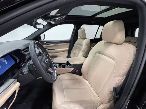 Used 2023 Jeep Grand Cherokee Limited AWD/4WD image 3