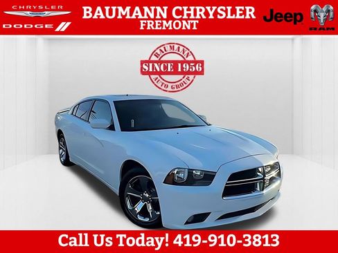 Used 2014 Dodge Charger SXT Plus RWD image 1