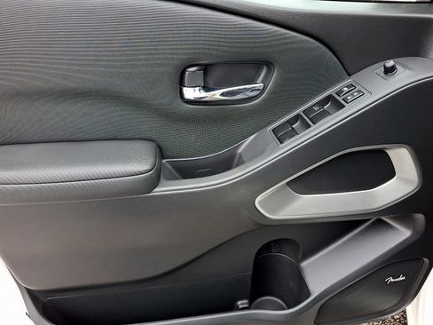 Used 2023 Nissan Frontier SV w/ SV Convenience Package image 12