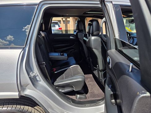 Used 2018 Jeep Grand Cherokee Altitude RWD image 56