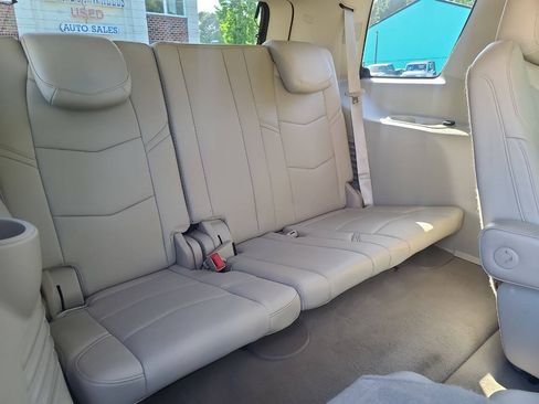 Used 2019 Cadillac Escalade Luxury AWD/4WD image 39