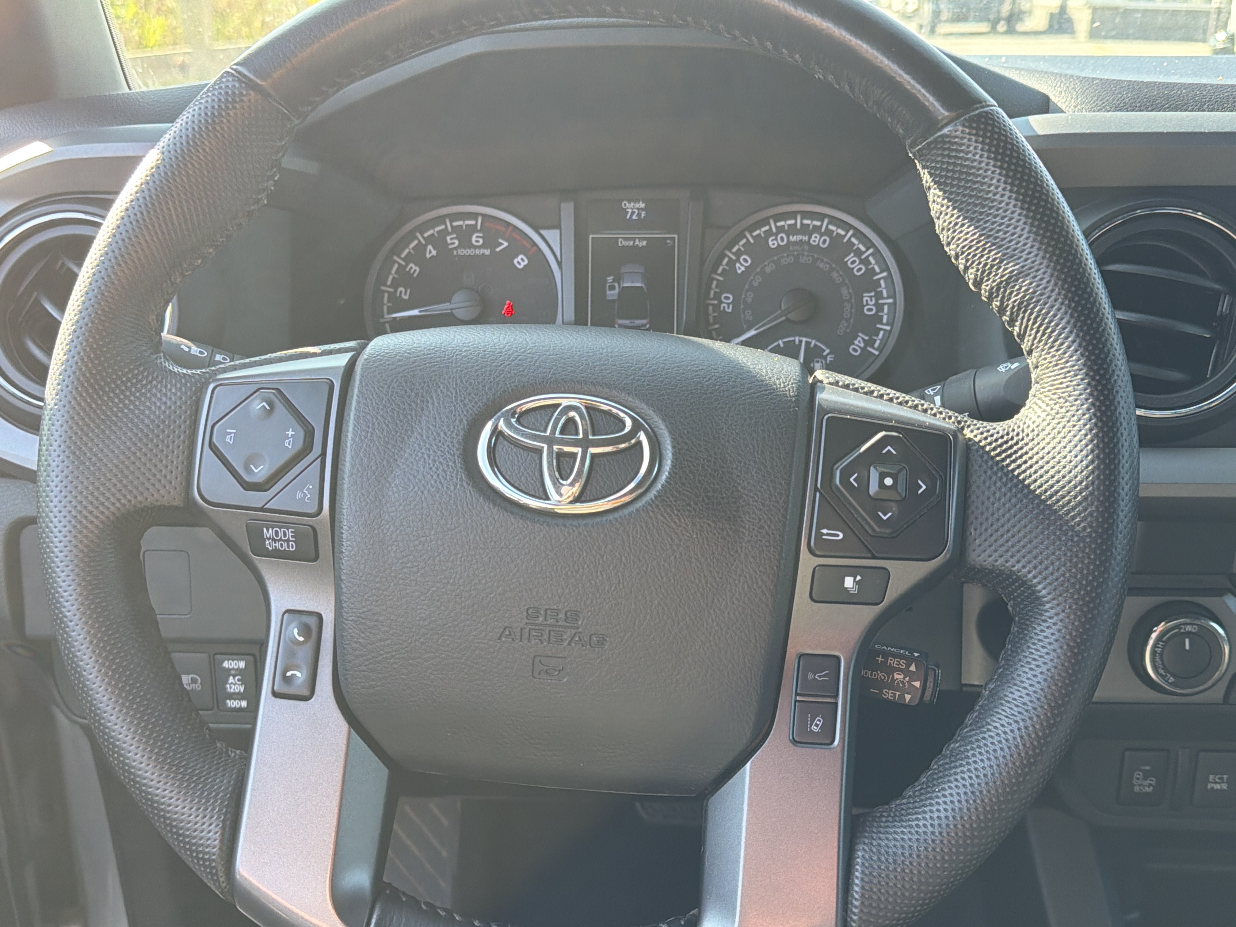 Certified 2022 Toyota Tacoma TRD Off-Road AWD/4WD image 14