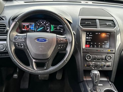 Used 2018 Ford Explorer XLT w/ Equipment Group 202A image 14