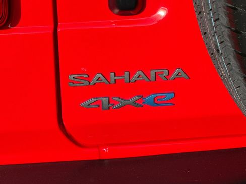 Certified 2025 Jeep Wrangler Unlimited Sahara w/ Safety Group image 25