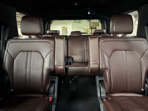Used 2024 Ford Expedition Limited image 13