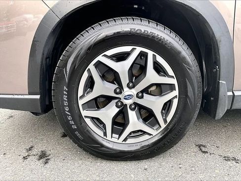 Used 2023 Subaru Forester Premium AWD/4WD image 9