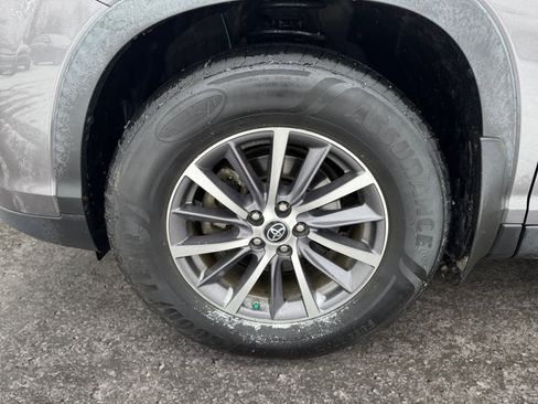 Used 2019 Toyota Highlander XLE image 15