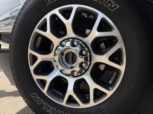 Used 2022 Ford F250 Lariat w/ Lariat Value Package AWD/4WD image 11