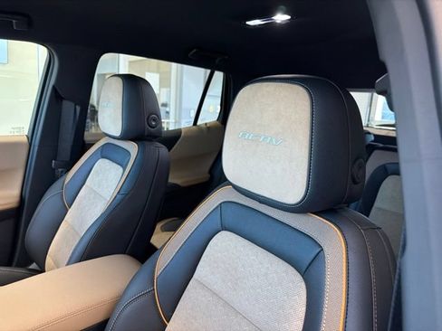 New 2026 Chevrolet Equinox ACTIV AWD/4WD image 16