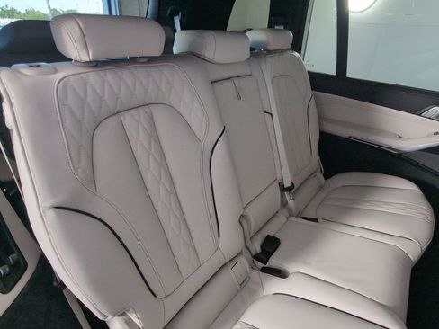 New 2026 BMW X7 M60i image 32