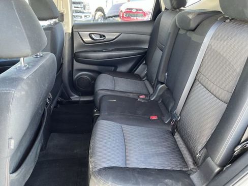 Used 2020 Nissan Rogue SV image 25