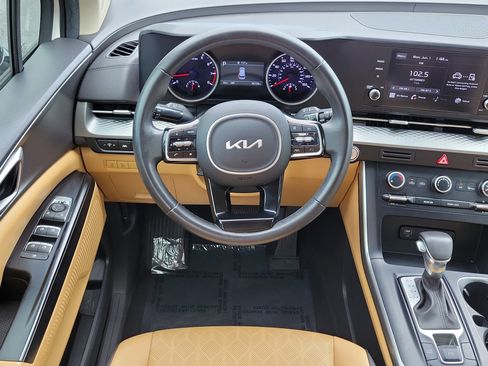 Used 2022 Kia Carnival LX FWD image 17