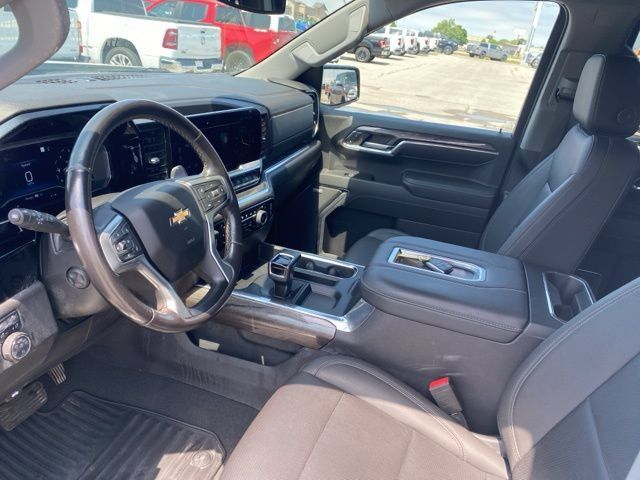 Used 2022 Chevrolet Silverado 1500 LTZ AWD/4WD image 16