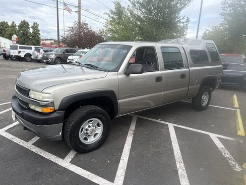 Used 2001 Chevrolet Silverado 2500 4x4 Crew Cab image 2