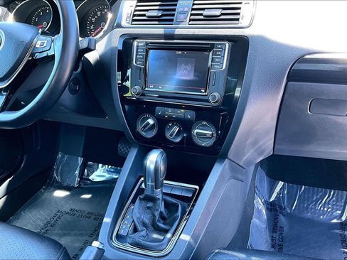 Used 2016 Volkswagen Jetta SEL FWD image 28
