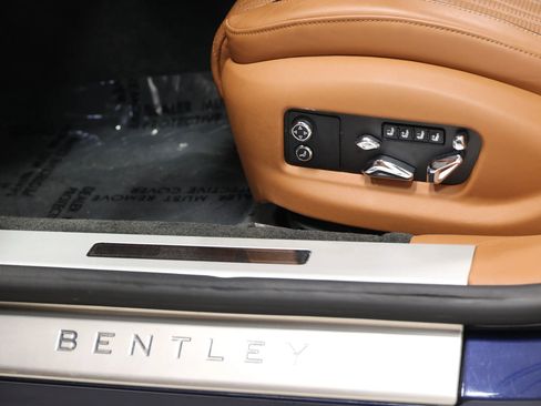 Used 2022 Bentley Flying Spur V8 AWD/4WD image 13