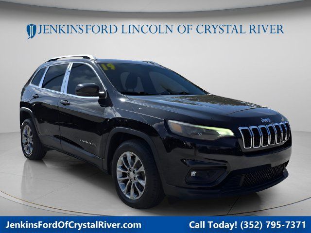 Used 2019 Jeep Cherokee Latitude Plus w/ Comfort/Convenience Group FWD image 1