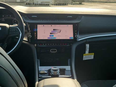 New 2026 Jeep Grand Cherokee Altitude image 10