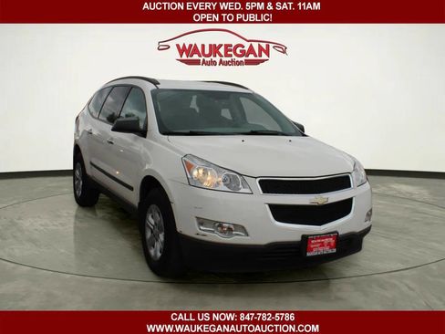 Used 2012 Chevrolet Traverse LS FWD image 3