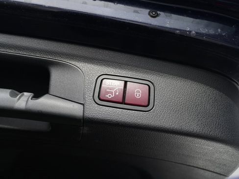 Used 2021 Mercedes-Benz GLE 350 4MATIC image 16