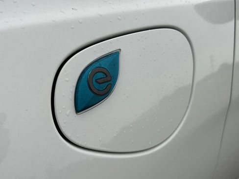 Used 2024 Chrysler Pacifica Limited FWD image 39