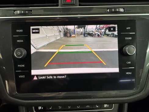 Used 2020 Volkswagen Tiguan SE w/ Panoramic Sunroof Package AWD/4WD image 29