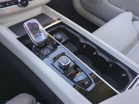 New 2026 Volvo XC60 B5 Ultra w/ Protection Package Premier image 24