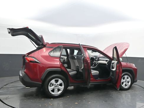 Used 2020 Toyota RAV4 XLE image 33