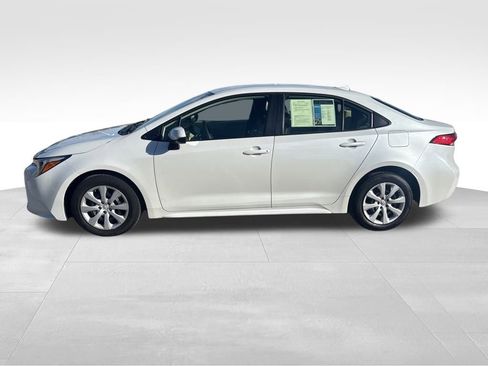 Used 2024 Toyota Corolla LE image 2
