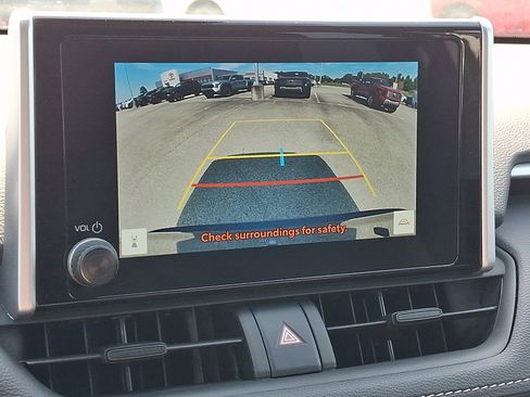 Used 2025 Toyota RAV4 XLE AWD/4WD image 18