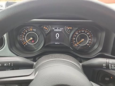 Used 2025 Jeep Gladiator Sport image 11