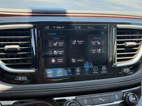 Used 2020 Chrysler Pacifica Limited FWD image 25