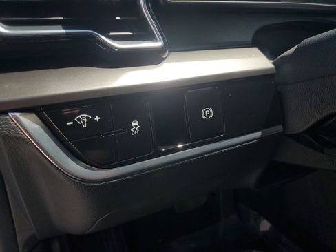 Used 2025 Kia Sportage EX FWD image 27