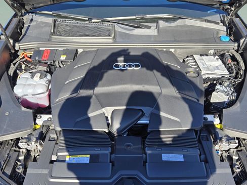 Used 2025 Audi Q8 Prestige w/ Prestige Package image 27