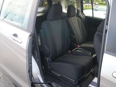 Used 2012 MAZDA MAZDA5 Sport image 26