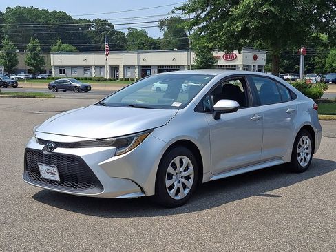Used 2022 Toyota Corolla LE FWD image 4