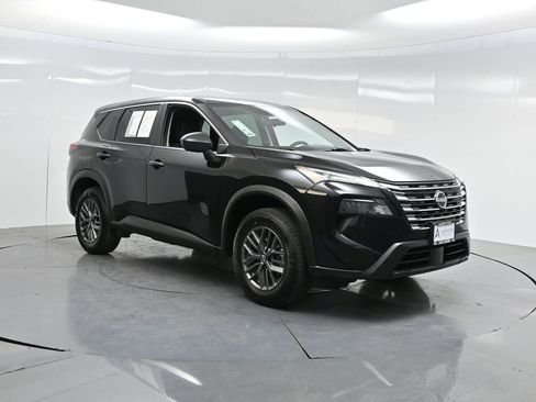 Used 2024 Nissan Rogue S image 34