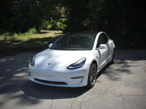 Used 2020 Tesla Model 3 Standard Range RWD image 2