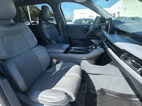 Used 2020 Lincoln Aviator Reserve w/ Equipment Group 202A image 32