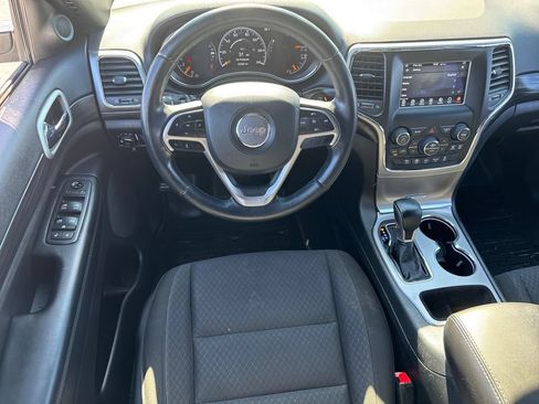 Used 2021 Jeep Grand Cherokee Laredo AWD/4WD image 16