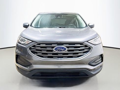 Used 2021 Ford Edge SE image 3